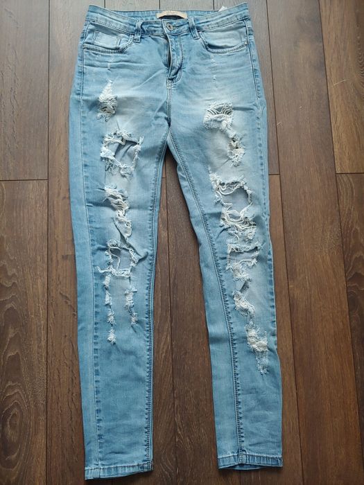 Jeansy z dziurami Megusto M