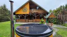 Duży domek z darmową Sauną i Jacuzzi nad rzeką w Bieszczadach