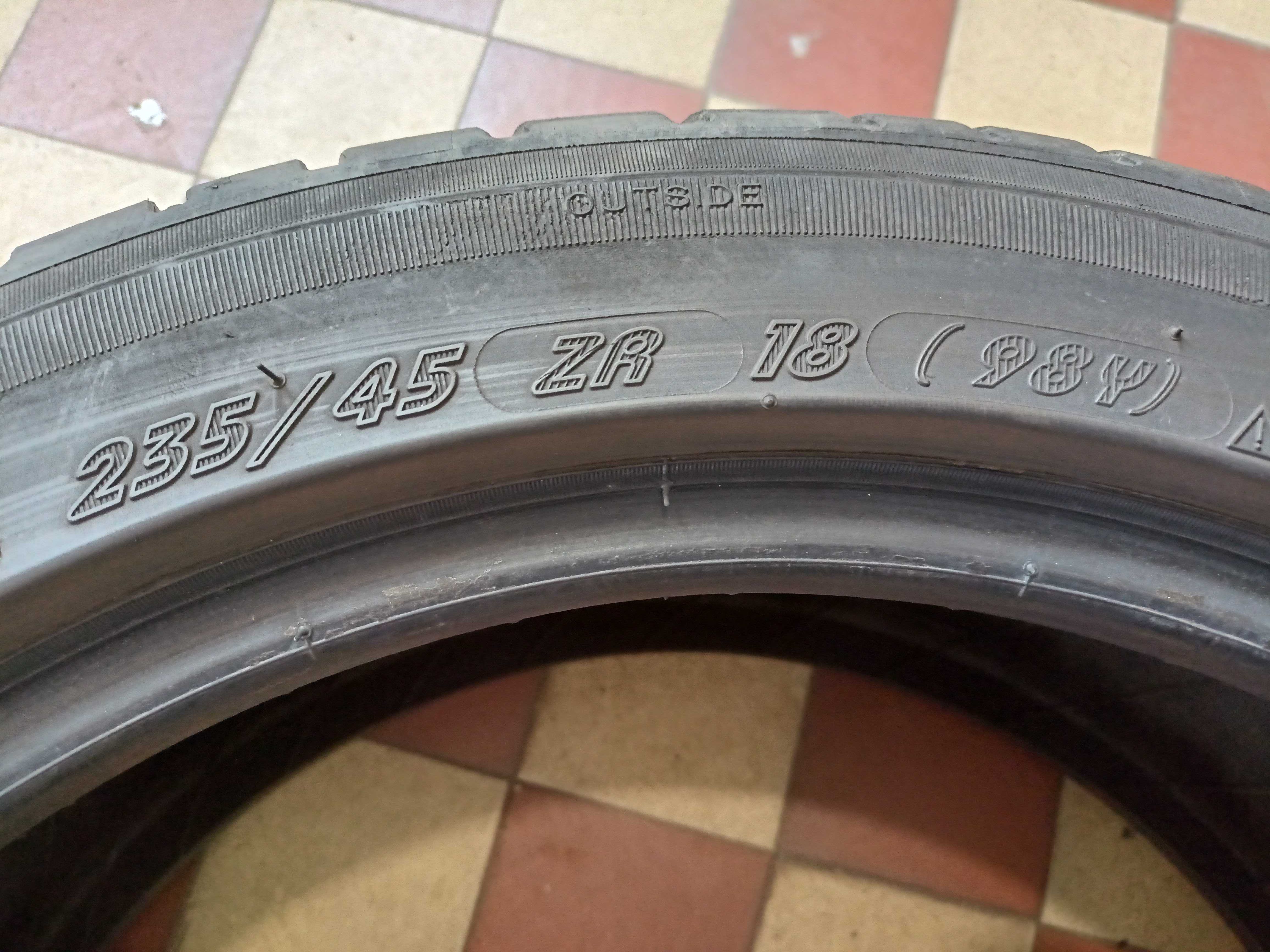 Michelin Pilot Sport 3 235/45ZR18 (98Y)