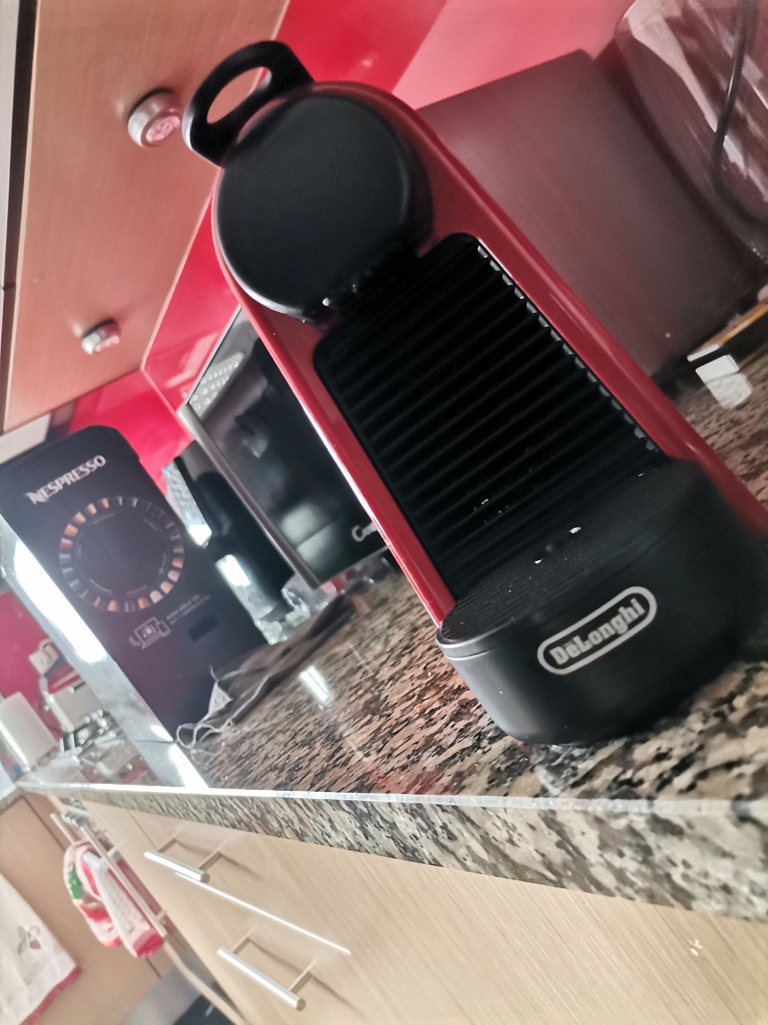 Vendo Máquina de Café Nespresso DeLonghi (COM PROBLEMA) + OFERTA