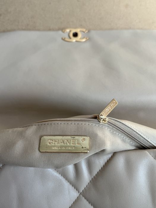 Оригінальна Chanel 19 Flap Bag – Cream Quilted Leather (як нова)