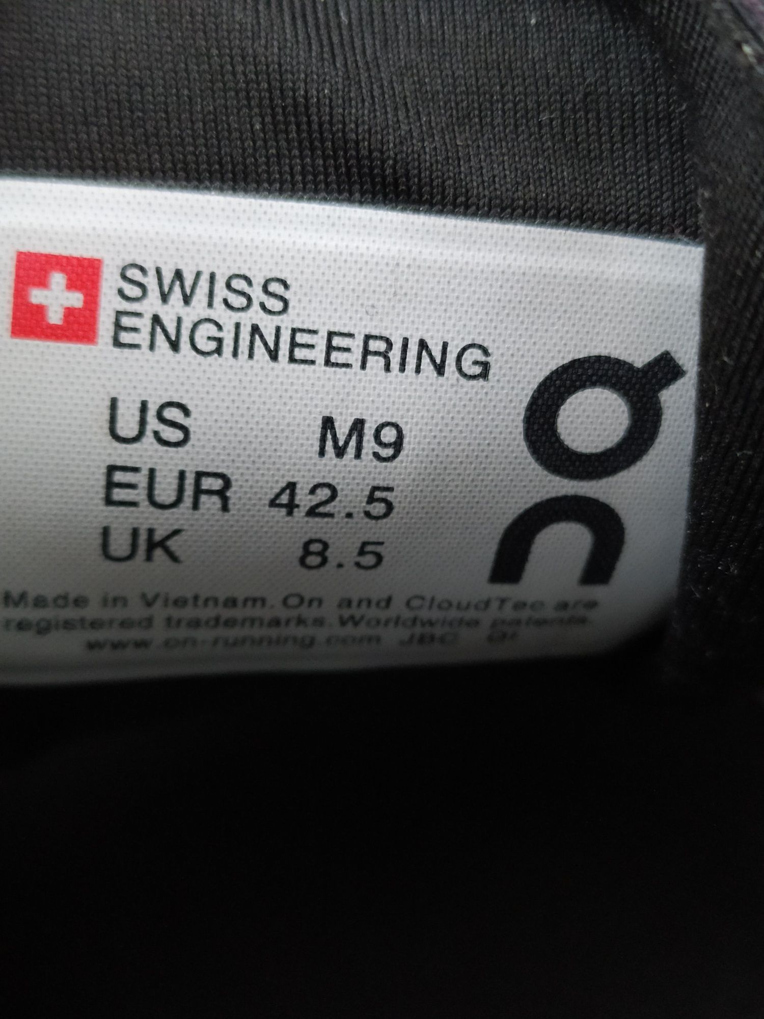 Swiss engineering чоловічі бігові кросівки.