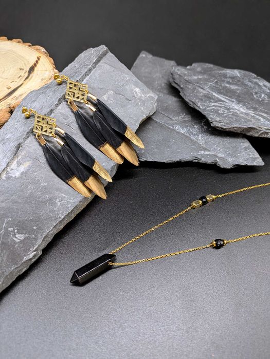 Naszyjnik grot sopel geometryczny nowoczesny turmalin