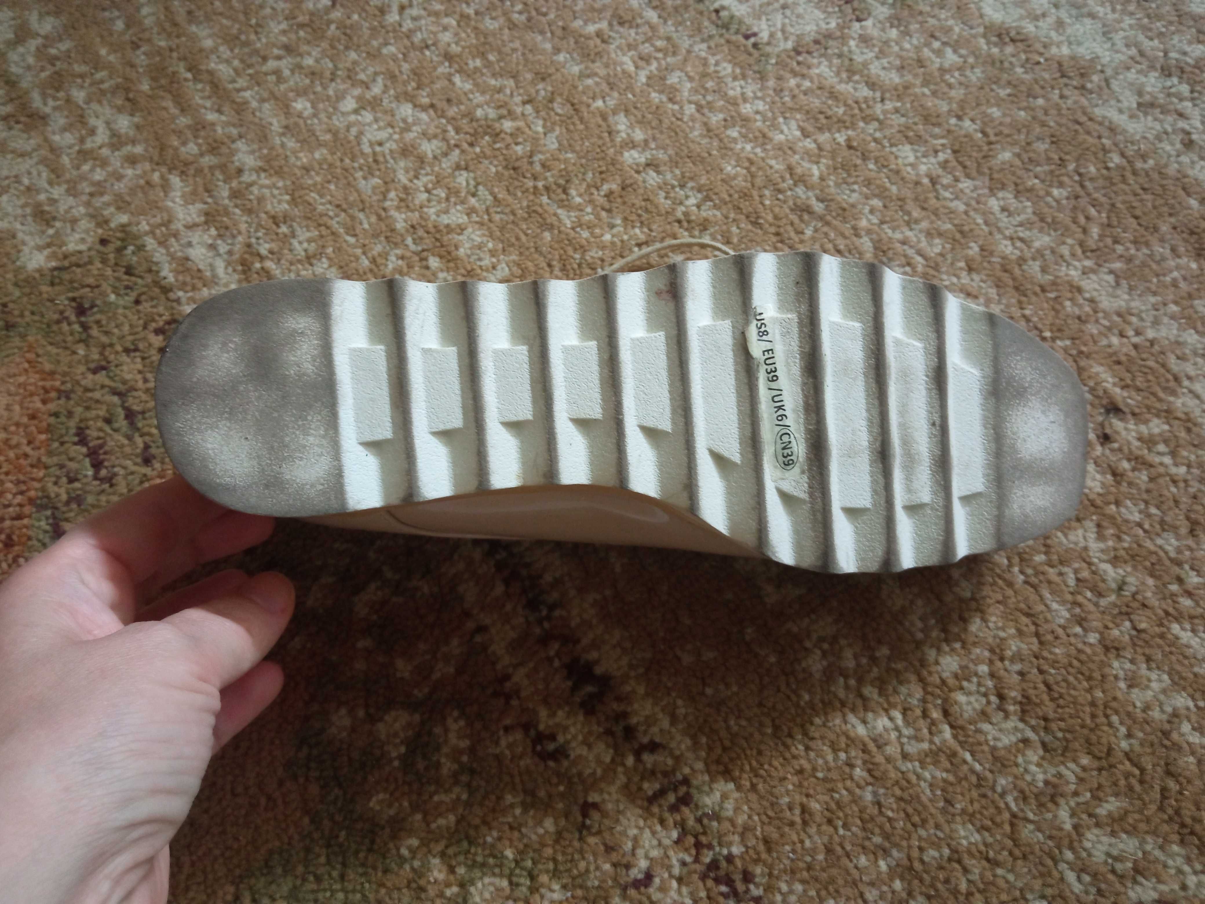 Buty na koturnie, kolor nude, cieliste, kwadratowy nosek modne r.38/39