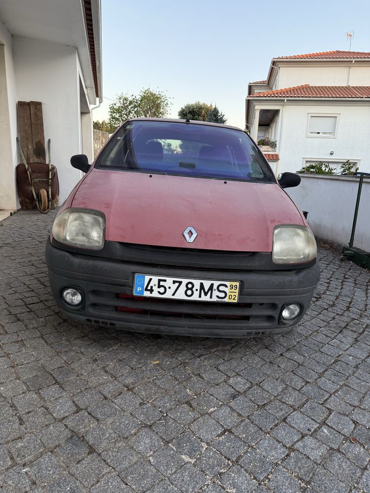 Renault clio 1.2 gasolina ( poucos kms )