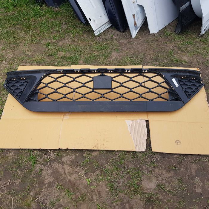 kratka środkowa zderzaka Seat Arona lift