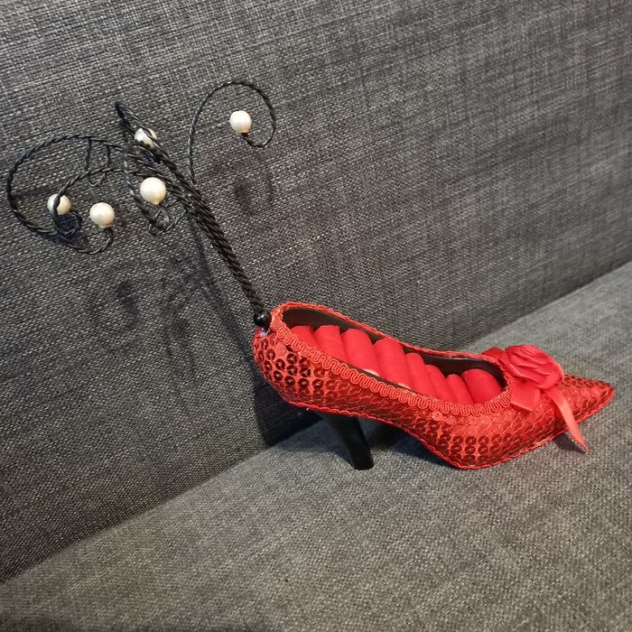 Stojak na biżuterię, wieża na biżuterię