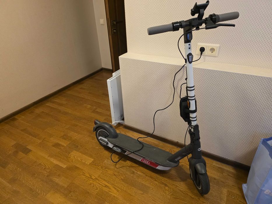 Продам електросамокат AUDI(оригінал)