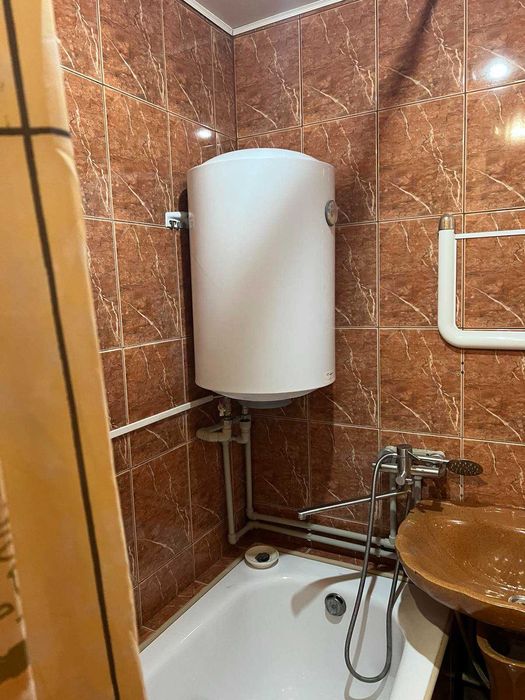 Продам 2 кімнатну квартиру  в  Неполоківцях