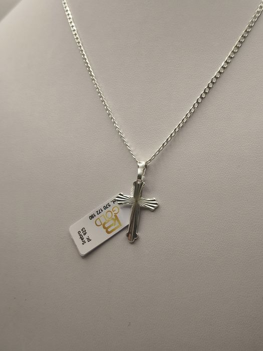 Srebrna zawieszka Krzyżyk