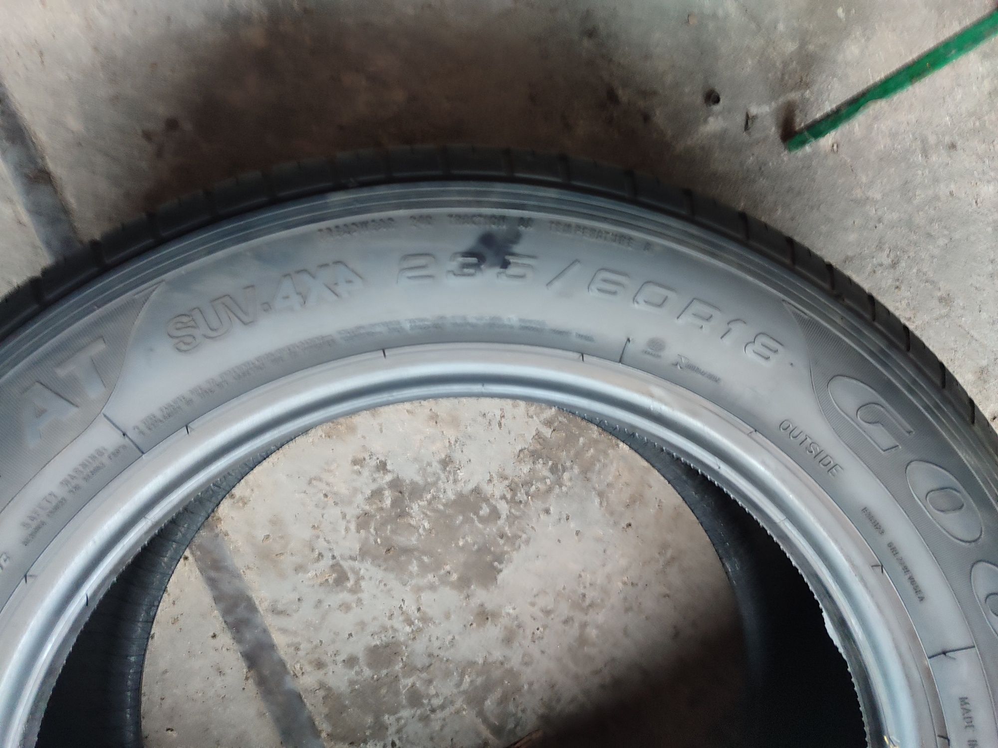 Шини goodyear 235/60 r18 . 19-й рік
