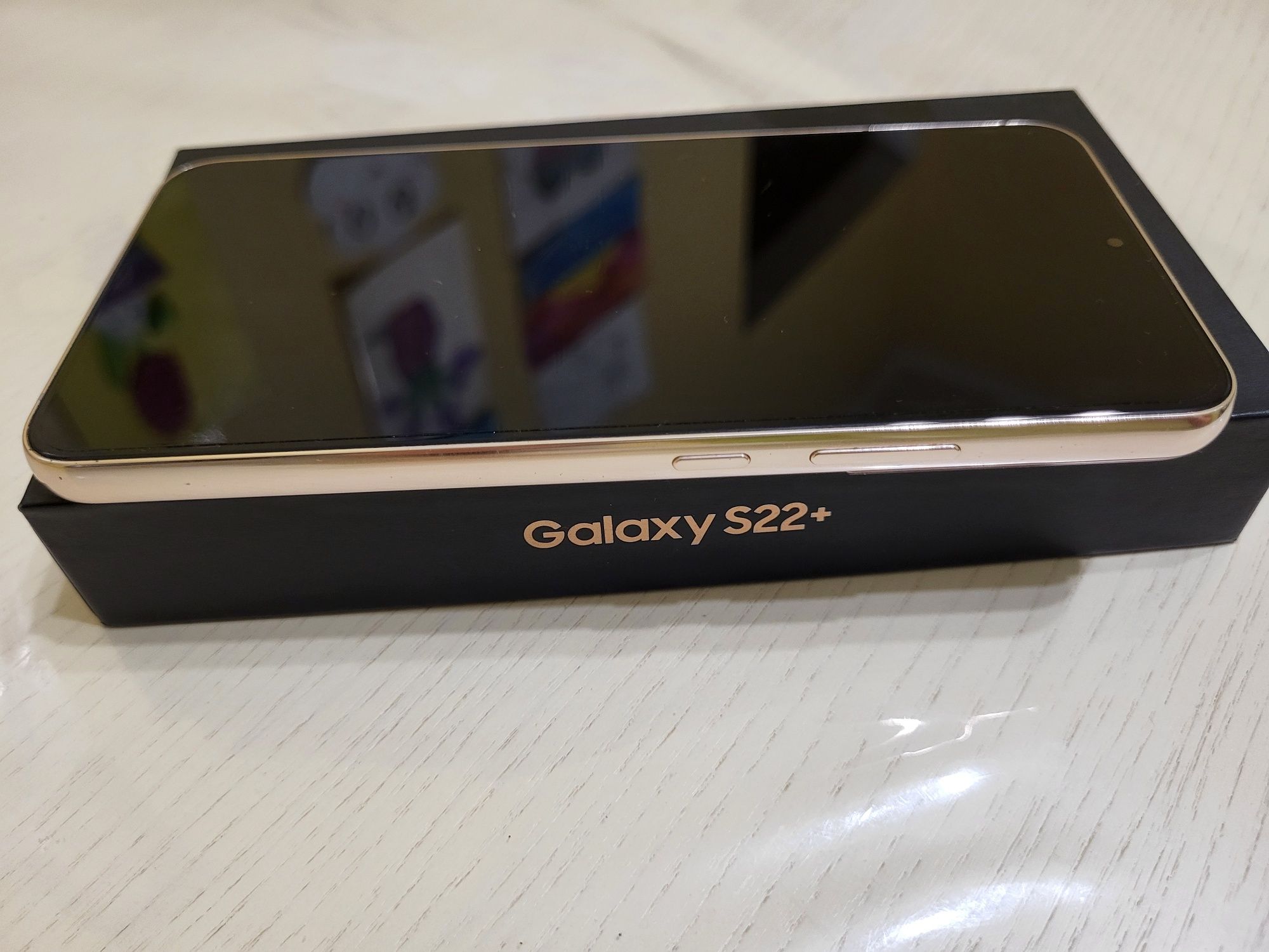 Смартфон Samsung Galaxy S22+ Plus 5G (Самсунг С22+ плюс)