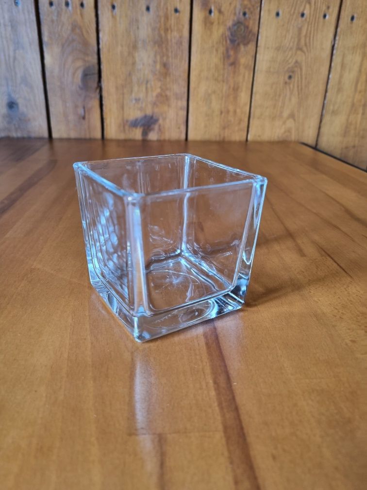Niski kwadratowy szklany wazon / świecznik