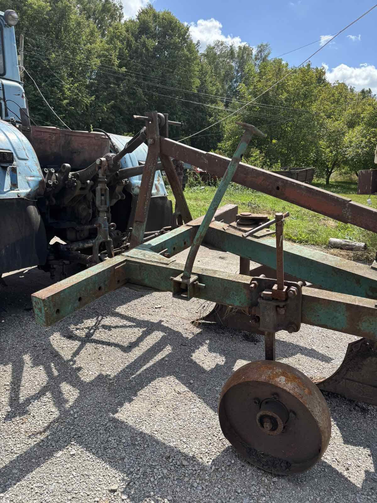Продам трактор т-150 із плугом..