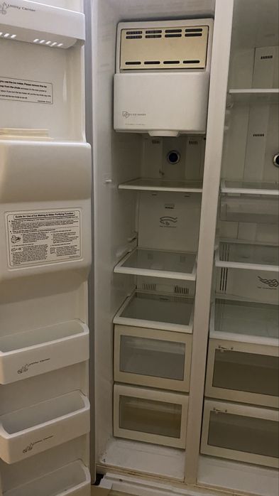 Продам холодильниу самсунг сайд бай сайд