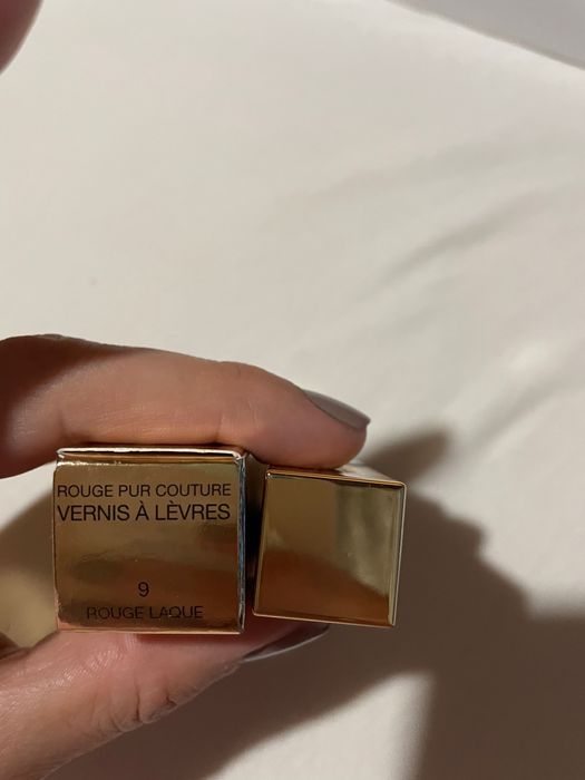 YSL błyszczyk czerwony kolor 9