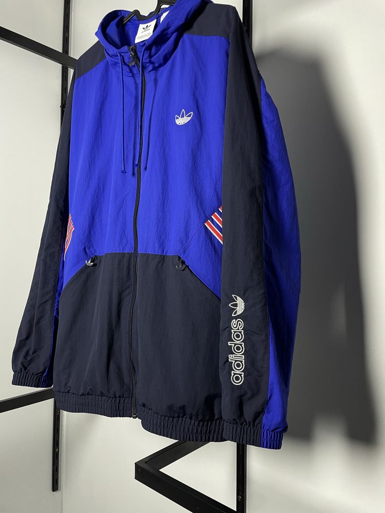 Куртка вітровка Adidas Розмір L як нова оригінал