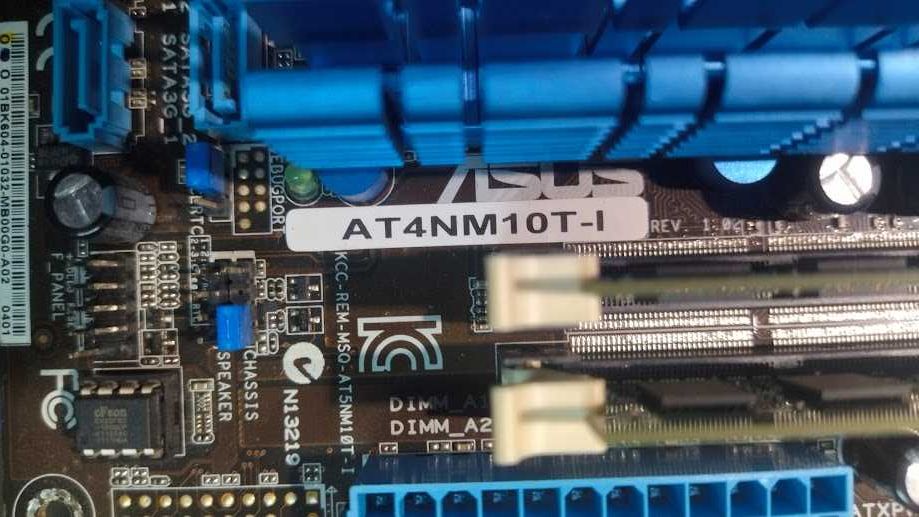 Материнська плата Asus AT4NM10T-I + 4Gb DDR3