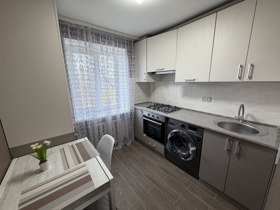 Продаж 1 кімнатної квартири на ЮТЗ зуп. Театральна, біля парку Юність