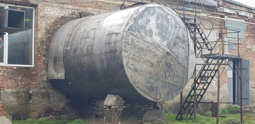 Продам молочные ёмкости 6.3 куб