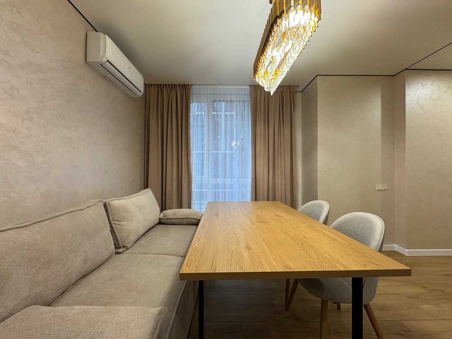 Терміново! Укомплектована двокімнатна поблизу ТРЦ "Veles Mall"