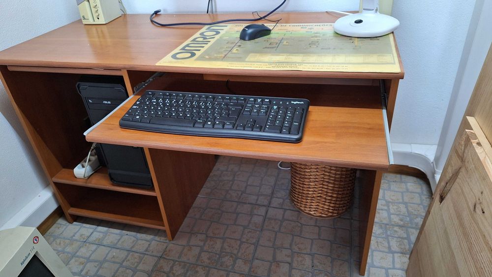 Secretària usada em bom  estado com 1,20x0,56