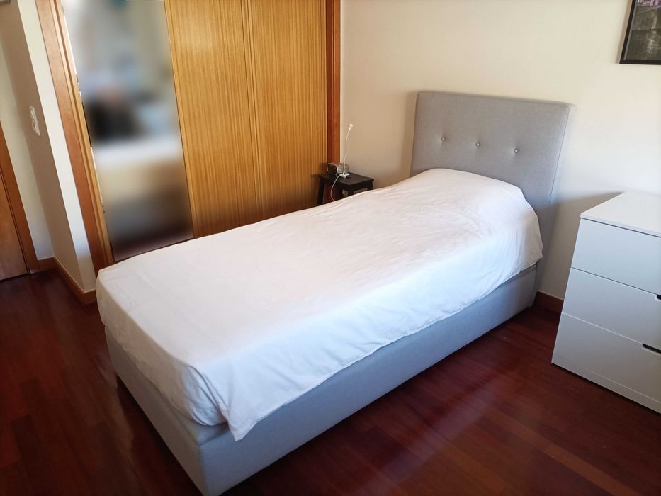 Cama Sommier com Cabeceira como nova