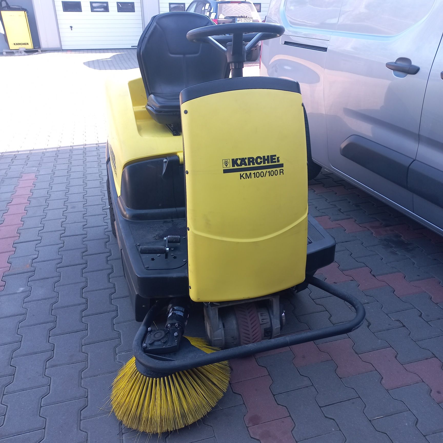 Zamiatarka Karcher KM 100/100 R