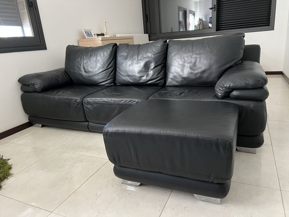 Sofa 3 lugares em pele com banco