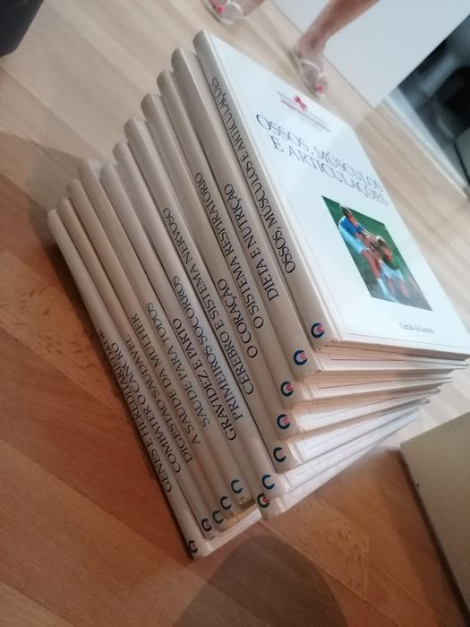 Vendo coleção de livros cruz vermelha