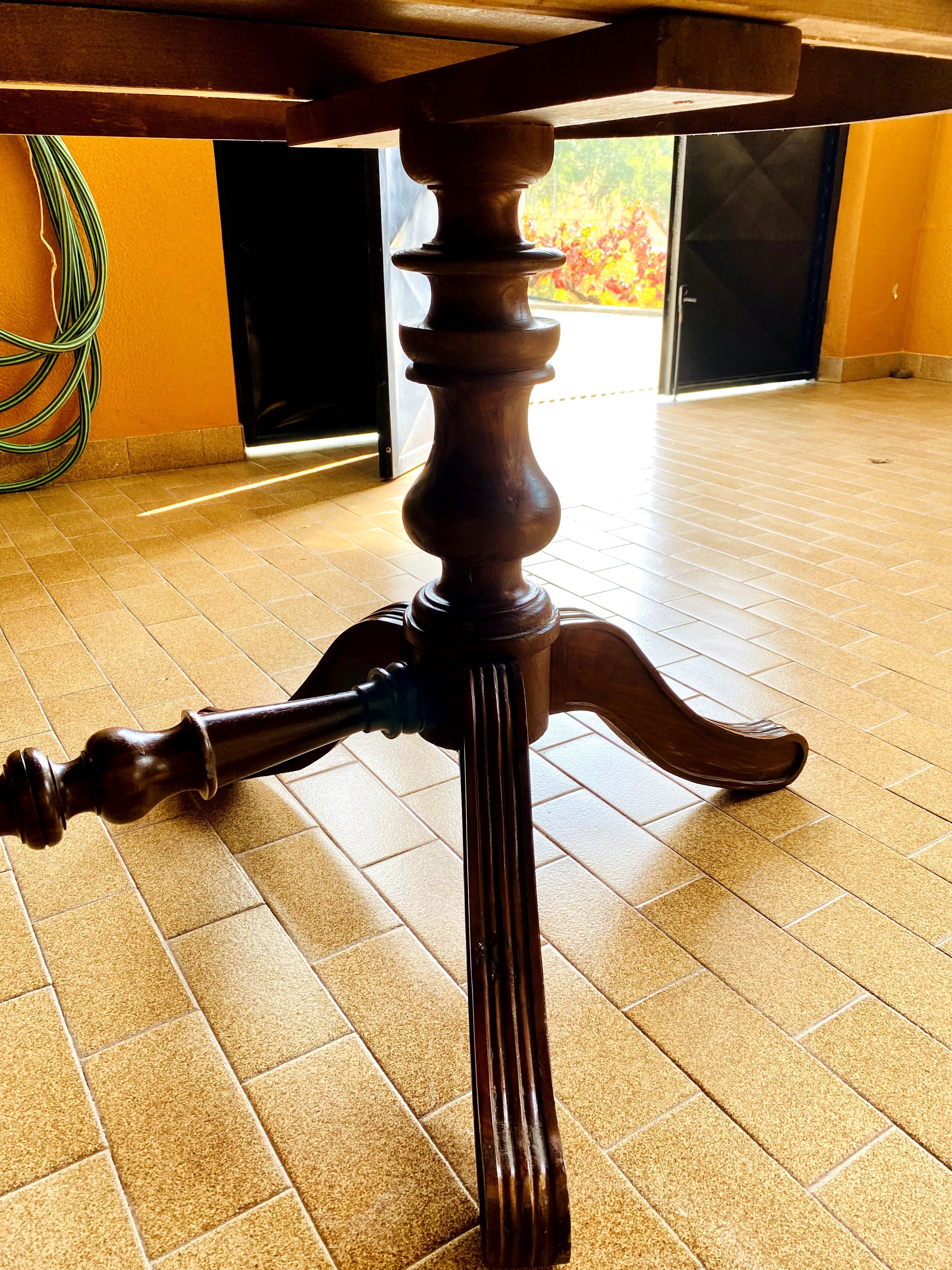 Mesa Robusta e Sólida para os seus Futuros Convívios Memoráveis