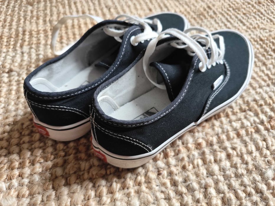 Ténis Vans - pretos e azuis