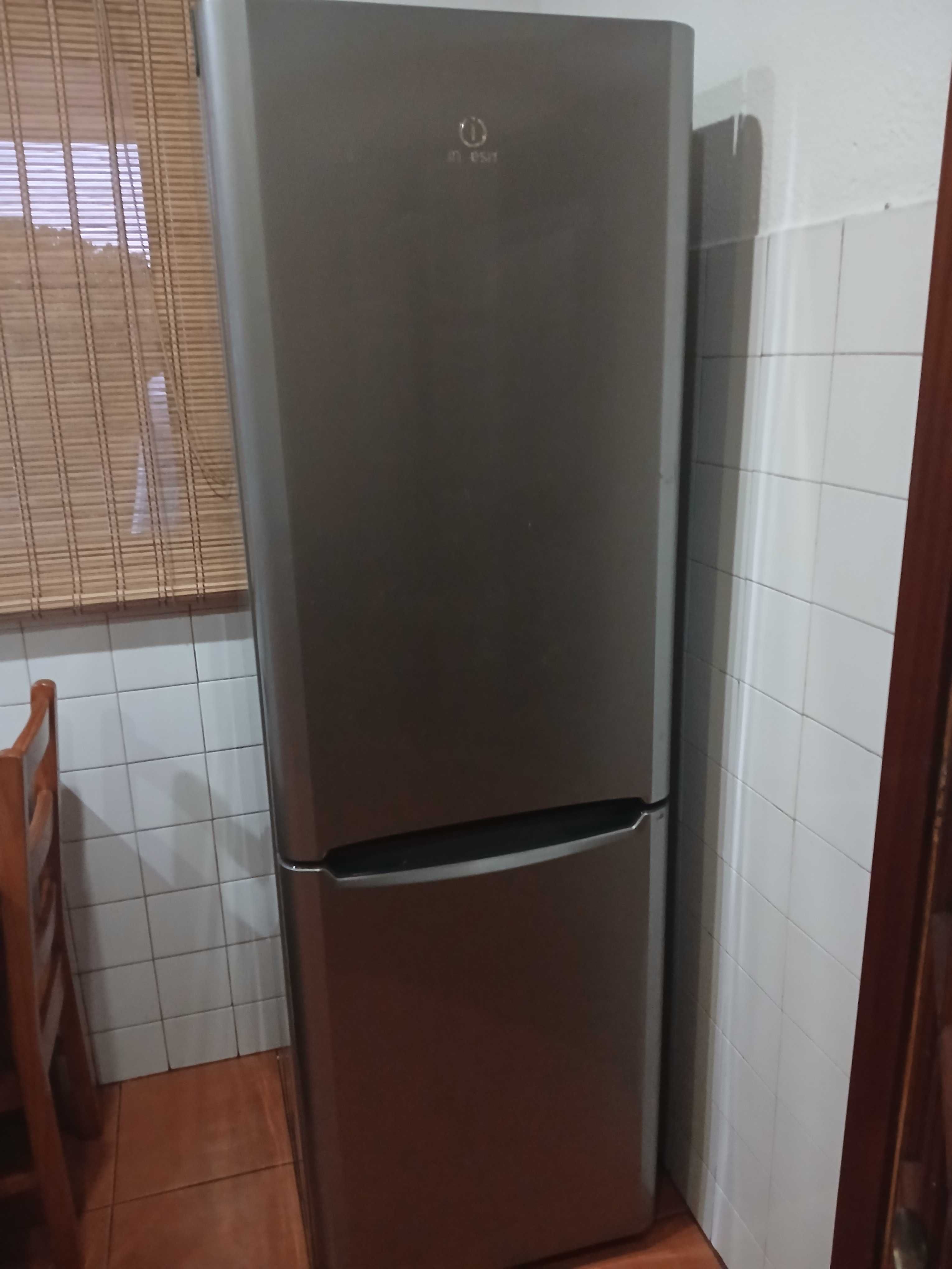 Figorifico combinado Indesit