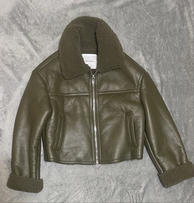 Дублянка. коротка куртка  Bershka