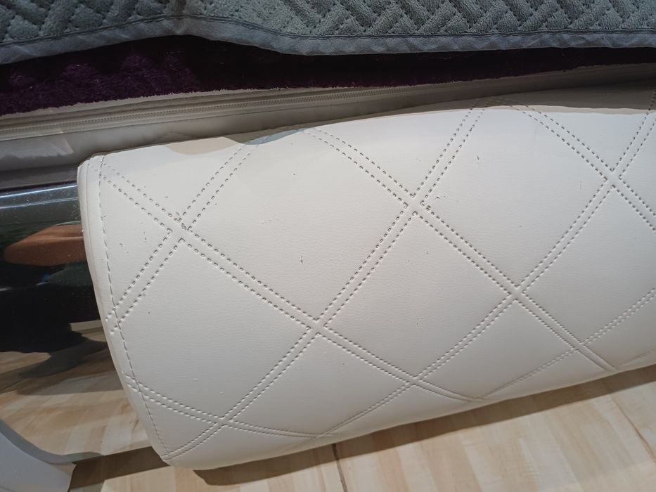 RezerwACJA Łóżko białe tapicerowane