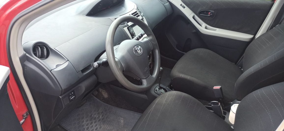 Продам тойота яріс на автоматі