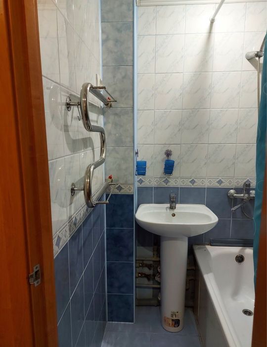 Собственник, СДАМ квартиру, 3 раздельные комнаты, Космос ул.Парамонова