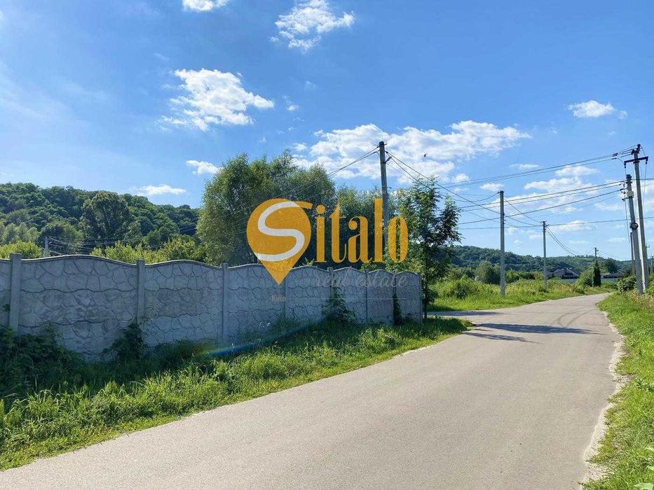 Кутова ділянка біля Київських Карпат та озера в Підгірцях