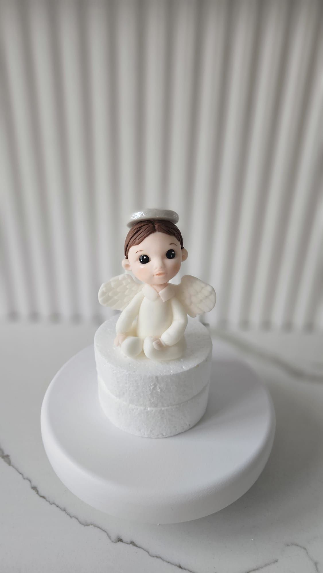 Aniołek figurka z masy cukrowej na tort chrzest