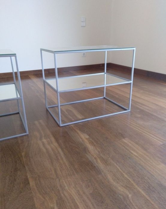 Mesas de cabeceira ou de apoio