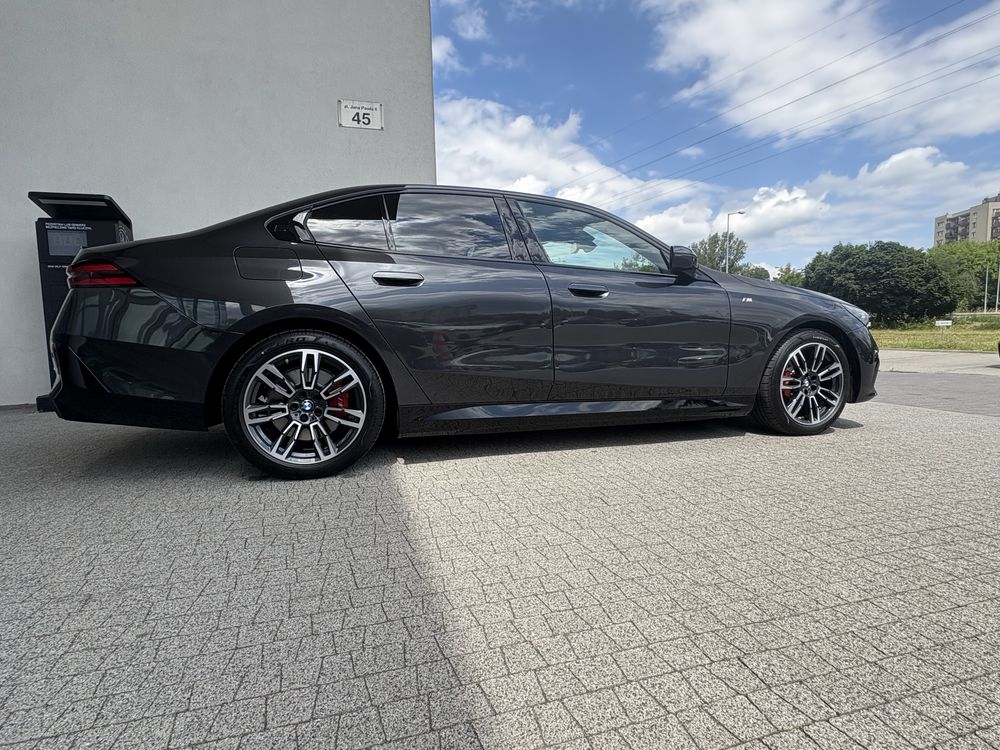 Wynajem BMW Serii 5 350e xDrive