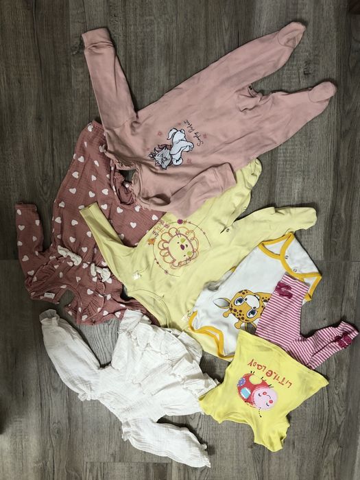 Продам дитячий одяг від 0-6 . 600 грн ще докладу речі