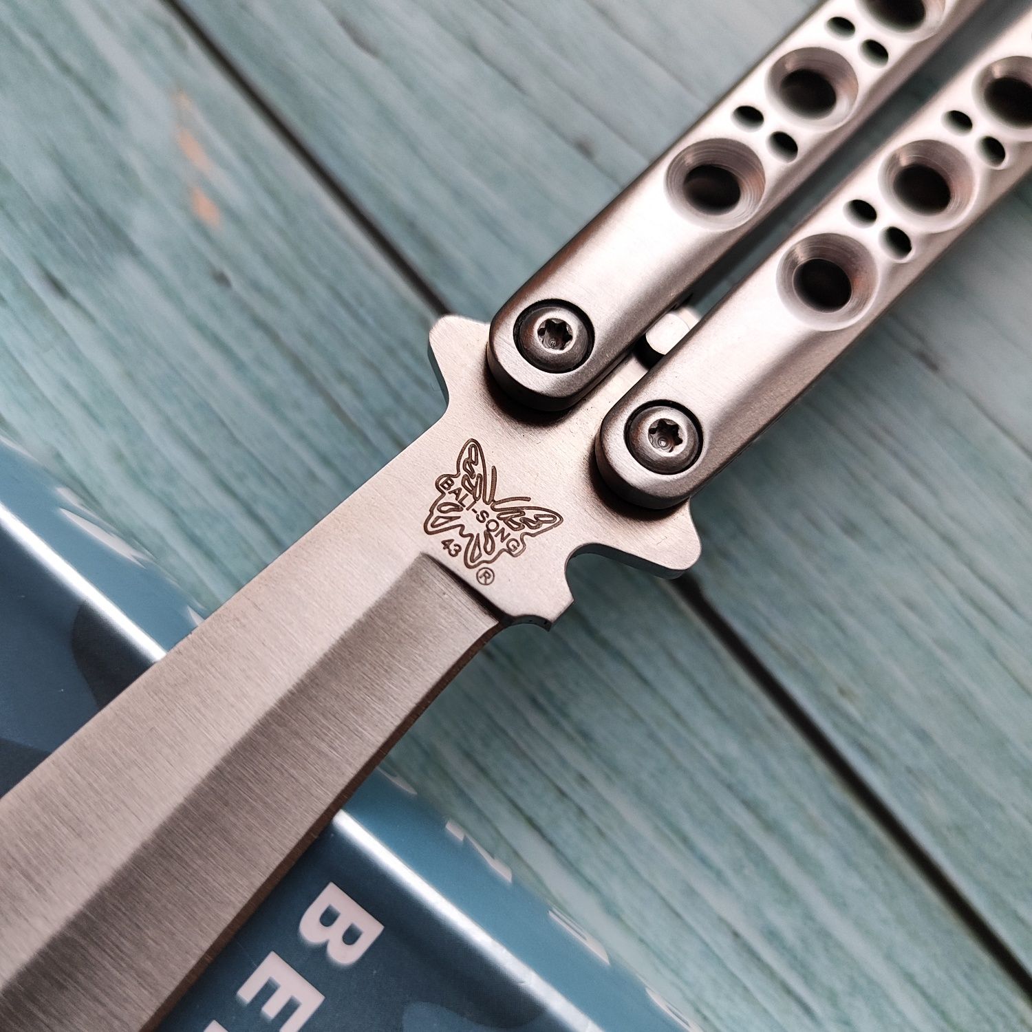 Нож бабочка Benchmade 43 Bowie Bali-Song