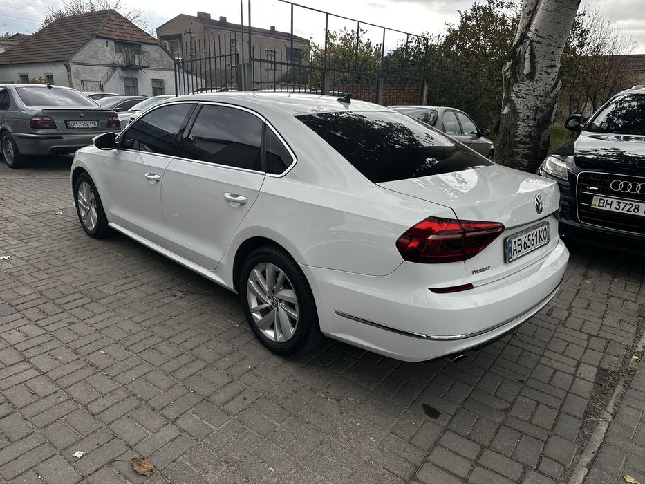 Фольксваген пасат B8  SE в отличном состоянии