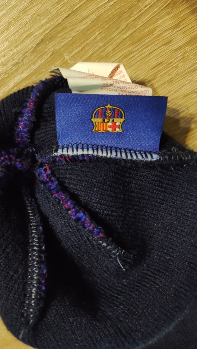 Детская зимняя шапка FC Barcelona размер S . Оригинал из Берселоны !