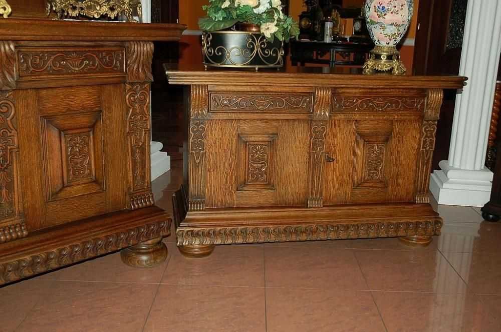 Rzeźbiona, sygnowana dębowa komoda  - dł - 130 cm