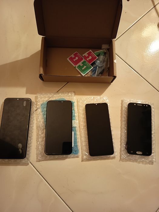 4 displays telemóvel