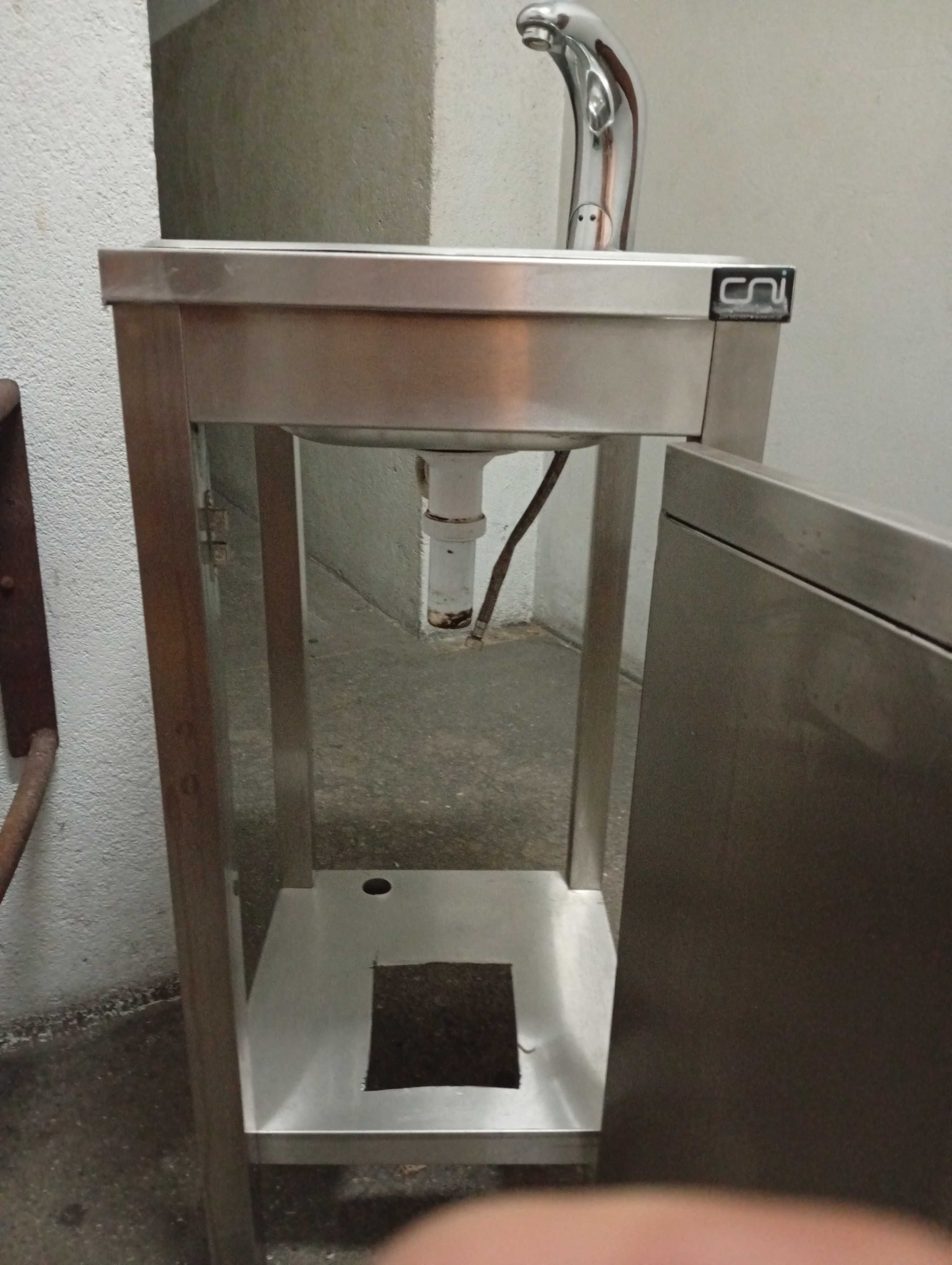 Pia lava mãos inox