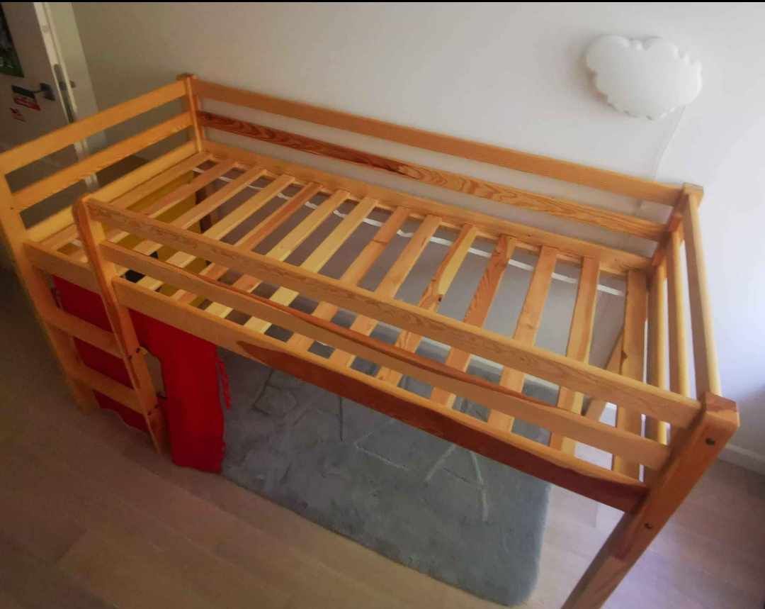 JEST GRATIS! Drewniane łóżko na antresoli