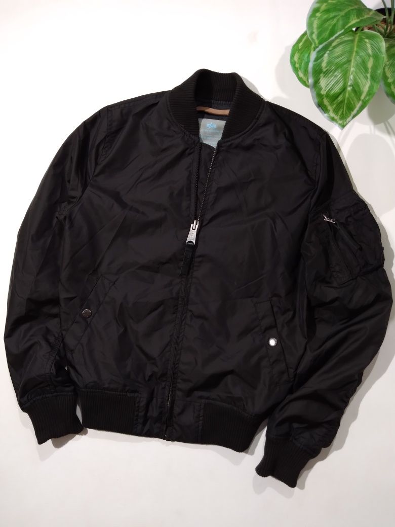 Бомбер від Alpha industries (Розмір S)